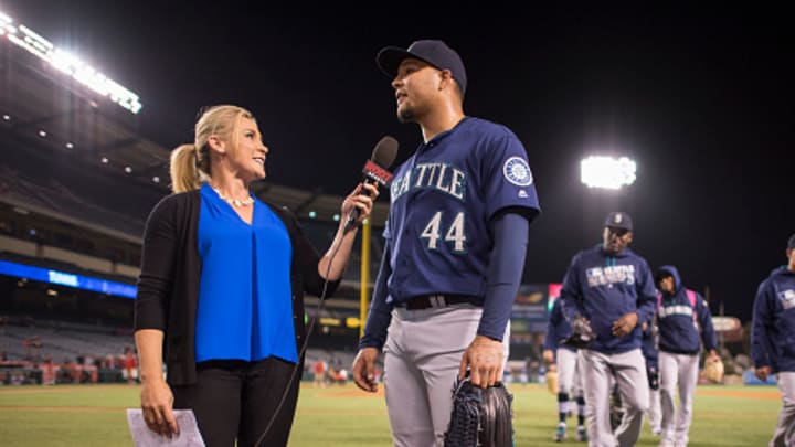 Mariners reporter Angie Mentink shared a message on social media after a video went viral showing her using AI to generate postgame interview questions. 
