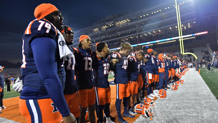 Nov 16, 2024; Champaign, Illinois, USA;  Illinois 
Fighting Illini players face their fans after a 38-16 win over the Michigan State Spartans at Memorial Stadium. Mandatory Credit: Ron Johnson-Imagn Images