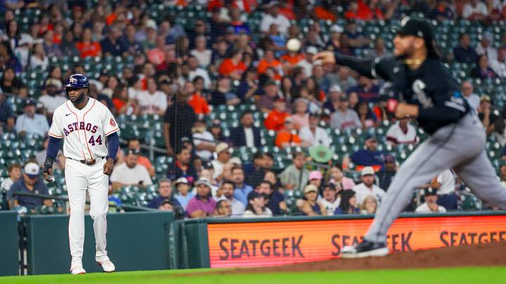 Sep 3, 2026; Houston, Texas, USA; Chicago White Sox starting pitcher Luis Castillo (58) pitches as Houston Astros designated hitter Yordan Alvarez (44) leads off third base in the third inning at Daikin Park. Mandatory Credit: Thomas Shea-Imagn Images Sep 3, 2026; Houston, Texas, USA; Chicago White Sox starting pitcher Luis Castillo (58) pitches as Houston Astros designated hitter Yordan Alvarez (44) leads off third base in the third inning at Daikin Park. Mandatory Credit: Thomas Shea-Imagn Images
