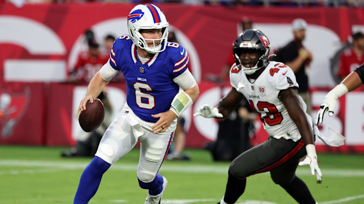 Aug 23, 2025; Tampa, Florida, USA; Buffalo Bills quarterback Shane Buechele (6) runs out of the pocket as Tampa Bay Buccaneers linebacker Chris Braswell (43) rushes during the first quarter Aug 23, 2025; Tampa, Florida, USA; Buffalo Bills quarterback Shane Buechele (6) runs out of the pocket as Tampa Bay Buccaneers linebacker Chris Braswell (43) rushes during the first quarter