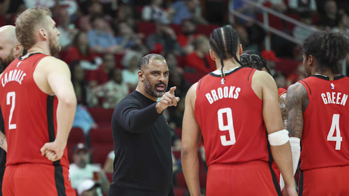 Feb 9, 2025; Houston, Texas, USA; Houston Rockets head coach Ime Udoka talks with players during the fourth quarter against the Toronto Raptors at Toyota Center. Mandatory Credit: Troy Taormina-Imagn Images Feb 9, 2025; Houston, Texas, USA; Houston Rockets head coach Ime Udoka talks with players during the fourth quarter against the Toronto Raptors at Toyota Center. Mandatory Credit: Troy Taormina-Imagn Images