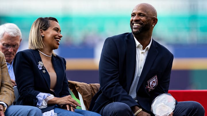 CC Sabathia recibió la llamada de exaltación al Salón de la Fama, al teléfono de su esposa Amber 