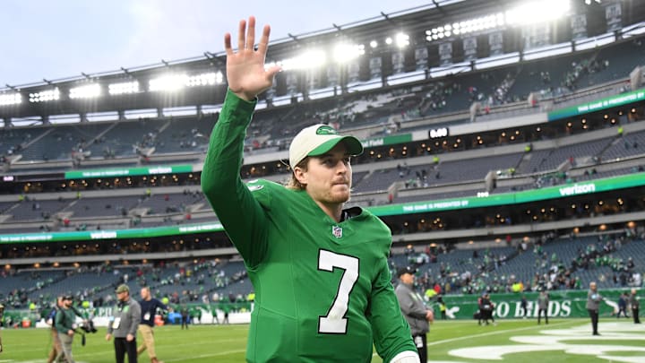 Dec 29, 2024; Philadelphia, Pennsylvania, USA; Philadelphia Eagles quarterback Kenny Pickett (7) walks off the field after win against the Dallas Cowboys at Lincoln Financial Field. Mandatory Credit: Eric Hartline-Imagn Images Dec 29, 2024; Philadelphia, Pennsylvania, USA; Philadelphia Eagles quarterback Kenny Pickett (7) walks off the field after win against the Dallas Cowboys at Lincoln Financial Field. Mandatory Credit: Eric Hartline-Imagn Images
