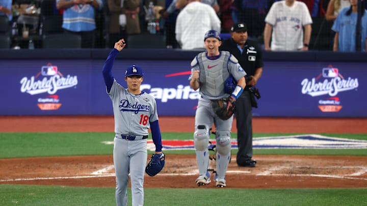 World Series - Los Angeles Dodgers v Toronto Blue Jays - Game Two World Series - Los Angeles Dodgers v Toronto Blue Jays - Game Two
