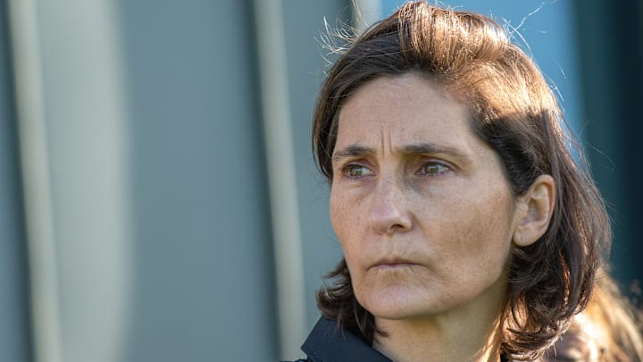 Amélie Oudéa-Castéra demande des explications.