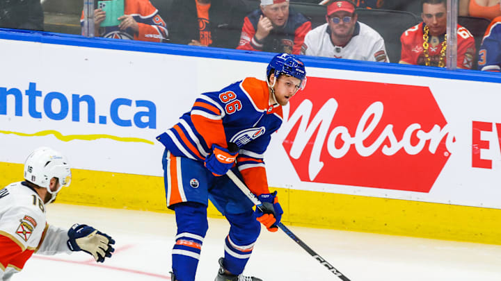 Edmonton Oilers defenseman Philip Broberg (86)
