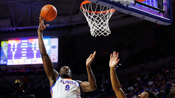 Jan 20, 2026; Gainesville, Florida, USA; Florida Gators center Rueben Chinyelu (9) shoots the ball over Louisiana State Tigers forward Robert Miller III (6) during the second half at Exactech Arena at the Stephen C. O'Connell Center. Mandatory Credit: Matt Pendleton-Imagn Images Jan 20, 2026; Gainesville, Florida, USA; Florida Gators center Rueben Chinyelu (9) shoots the ball over Louisiana State Tigers forward Robert Miller III (6) during the second half at Exactech Arena at the Stephen C. O'Connell Center. Mandatory Credit: Matt Pendleton-Imagn Images