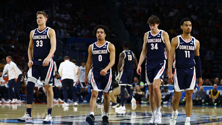 Mar 22, 2025; Wichita, KS, USA; The Gonzaga Bulldogs walk on the court against the Houston Cougars during the first half at Intrust Bank Arena. Mar 22, 2025; Wichita, KS, USA; The Gonzaga Bulldogs walk on the court against the Houston Cougars during the first half at Intrust Bank Arena.