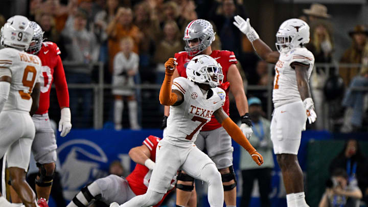Jan 10, 2025; Arlington, TX, USA; Texas Longhorns defensive back Jahdae Barron (7) in action during the game between the Texas Longhorns and the Ohio State Buckeyes at AT&T Stadium. Mandatory Credit: Jerome Miron-Imagn Images Jan 10, 2025; Arlington, TX, USA; Texas Longhorns defensive back Jahdae Barron (7) in action during the game between the Texas Longhorns and the Ohio State Buckeyes at AT&T Stadium. Mandatory Credit: Jerome Miron-Imagn Images