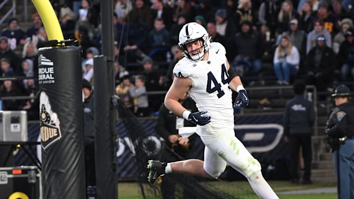 Penn State Nittany Lions tight end Tyler Warren smiles after scoring a touchdown during the second half against the Purdue Boilermakers at Ross-Ade Stadium. 
