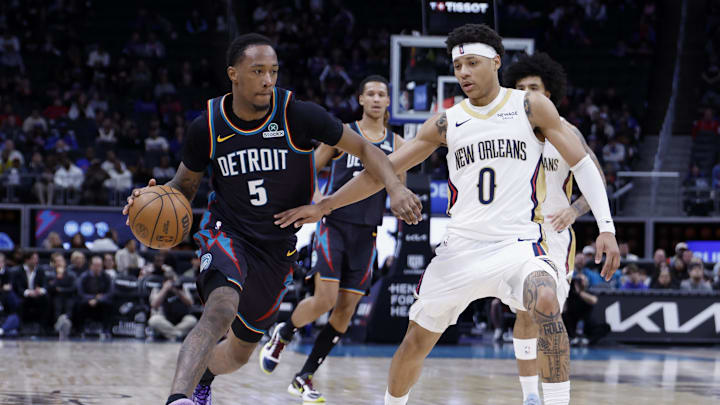 Mar 26, 2026; Detroit, Michigan, USA;  Detroit Pistons forward Ronald Holland II (5) dribbles defended by New Orleans Pelicans guard Jeremiah Fears (0) in the second half at Little Caesars Arena. Mandatory Credit: Rick Osentoski-Imagn Images