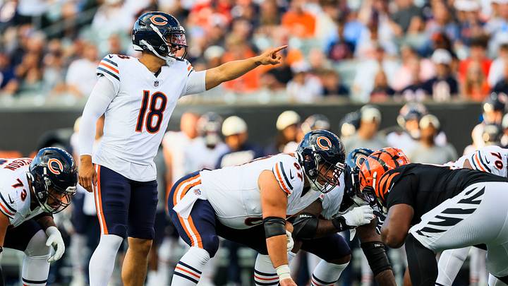 Chicago Bears QB Caleb Williams calls a play against the Cincinnati Bengals. Mandatory Credit: Katie Stratman-Imagn Images Chicago Bears QB Caleb Williams calls a play against the Cincinnati Bengals. Mandatory Credit: Katie Stratman-Imagn Images