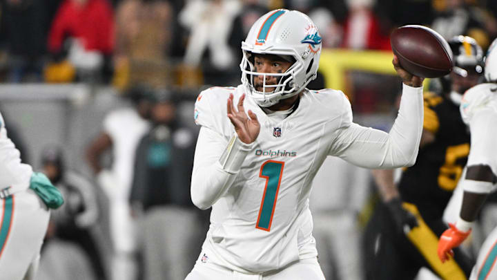Miami Dolphins quarterback Tua Tagovailoa (1) throws in the first quarter against the Pittsburgh Steelers at Acrisure Stadium. 