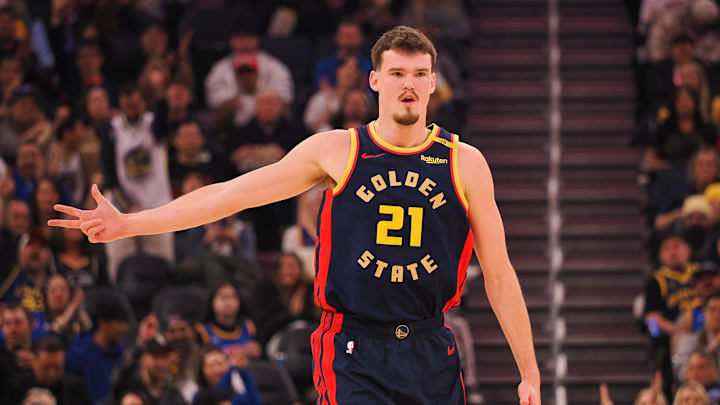 Jan 23, 2025; San Francisco, California, USA; Golden State Warriors center Quinten Post (21) gestures after a teammates basket during the second quarter against the Chicago Bulls at Chase Center. Mandatory Credit: Kelley L Cox-Imagn Images Jan 23, 2025; San Francisco, California, USA; Golden State Warriors center Quinten Post (21) gestures after a teammates basket during the second quarter against the Chicago Bulls at Chase Center. Mandatory Credit: Kelley L Cox-Imagn Images