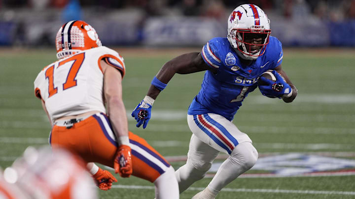 Dec 7, 2024; Charlotte, NC, USA; Southern Methodist Mustangs running back Brashard Smith (1) runs against Clemson Tigers linebacker Wade Woodaz (17) during the fourth quarter in the 2024 ACC Championship game at Bank of America Stadium. Mandatory Credit: Jim Dedmon-Imagn Images Dec 7, 2024; Charlotte, NC, USA; Southern Methodist Mustangs running back Brashard Smith (1) runs against Clemson Tigers linebacker Wade Woodaz (17) during the fourth quarter in the 2024 ACC Championship game at Bank of America Stadium. Mandatory Credit: Jim Dedmon-Imagn Images
