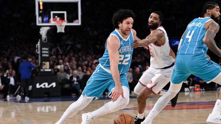 Dec 5, 2024; New York, New York, USA; Charlotte Hornets guard Vasilije Micic (22) drives past New York Knicks forward Mikal Bridges (25) during the first half at Madison Square Garden. Mandatory Credit: John Jones-Imagn Images Dec 5, 2024; New York, New York, USA; Charlotte Hornets guard Vasilije Micic (22) drives past New York Knicks forward Mikal Bridges (25) during the first half at Madison Square Garden. Mandatory Credit: John Jones-Imagn Images