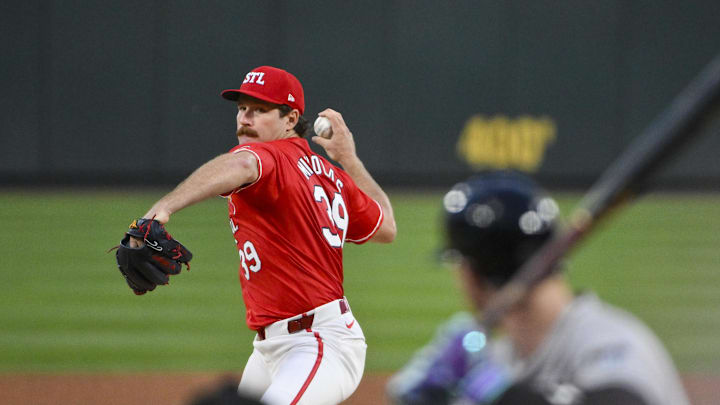 May 23, 2025; St. Louis, Missouri, USA;  St. Louis Cardinals starting pitcher Miles Mikolas (39) pitches against Arizona Diamondbacks designated hitter Pavin Smith (26) during the fourth inning at Busch Stadium. Mandatory Credit: Jeff Curry-Imagn Images