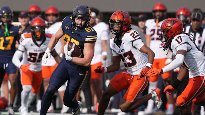 Oct 26, 2024; Berkeley, California, USA; California Golden Bears tight end Jack Endries (87) runs after a catch against Oregon State Beavers defensive backs Exodus Ayers (23) and Skyler Thomas (17) during the third quarter at California Memorial Stadium. Mandatory Credit: Darren Yamashita-Imagn Images