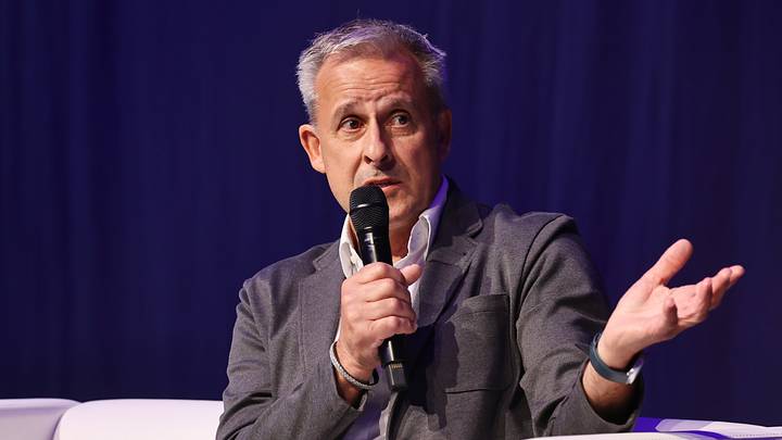 Pierre Littbarski sorgt sich um seinen Ex-Klub Pierre Littbarski sorgt sich um seinen Ex-Klub