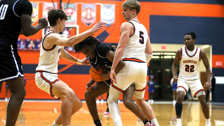 Decatur MacArthur's Kennall Howell is surrounded by the Rochester defense during a Central State Eight Conference boys basketball game on Friday, Feb. 7, 2025.