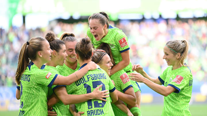 Zweimal Ewa Pajor per Kopf und zwei weitere Treffer nach Standards sorgten für Wolfsburgs Sieg gegen Duisburg Zweimal Ewa Pajor per Kopf und zwei weitere Treffer nach Standards sorgten für Wolfsburgs Sieg gegen Duisburg