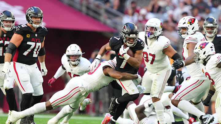 Bijan Robinson Powers Falcons Past Cardinals in Complete Week 16 Win