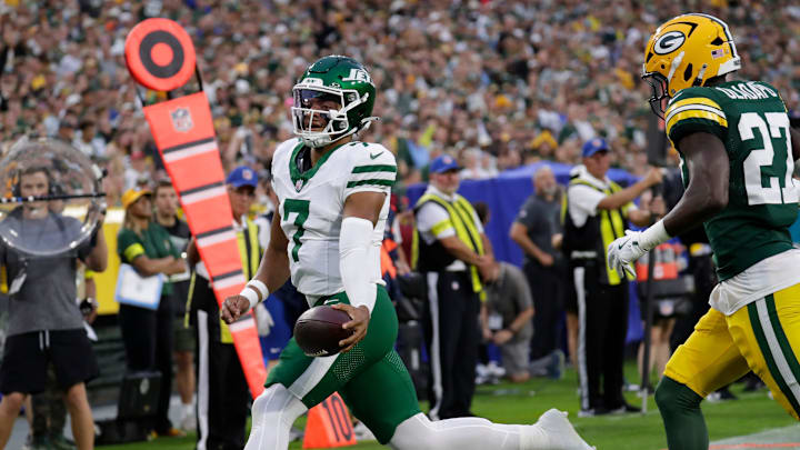 New York Jets quarterback Justin Fields (7) scores a touchdown against Green Bay Packers safety Kitan Oladapo (27) during their football game Saturday, August 9, 2025, at Lambeau Field in Green Bay, Wisconsin. New York Jets quarterback Justin Fields (7) scores a touchdown against Green Bay Packers safety Kitan Oladapo (27) during their football game Saturday, August 9, 2025, at Lambeau Field in Green Bay, Wisconsin.