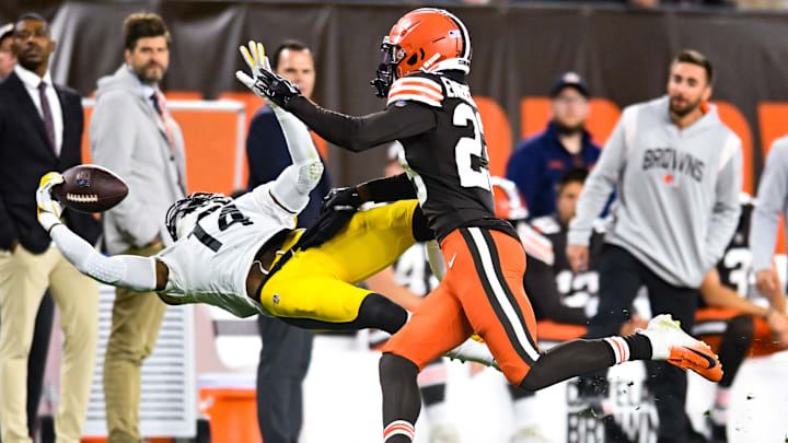 Pittsburgh Steelers v Cleveland Browns