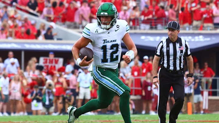 Sep 20, 2025; Oxford, Mississippi, USA; Tulane Green Wave quarterback Jake Retzlaff (12) runs the ball during the second quarter against the Mississippi Rebels at Vaught-Hemingway Stadium. Mandatory Credit: Petre Thomas-Imagn Images Sep 20, 2025; Oxford, Mississippi, USA; Tulane Green Wave quarterback Jake Retzlaff (12) runs the ball during the second quarter against the Mississippi Rebels at Vaught-Hemingway Stadium. Mandatory Credit: Petre Thomas-Imagn Images