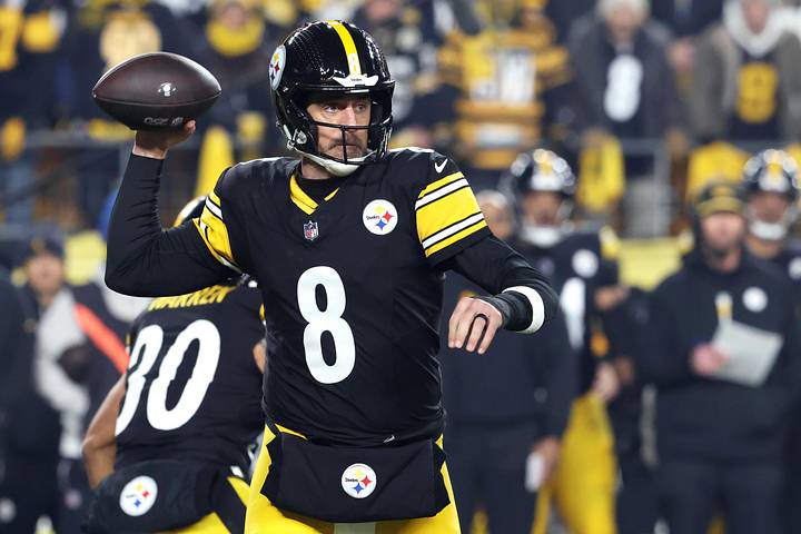 Pittsburgh Steelers quarterback Aaron Rodgers
