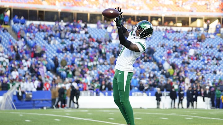 Nov 19, 2023; Orchard Park, New York, USA; New York Jets cornerback Sauce Gardner (1) warms up prior