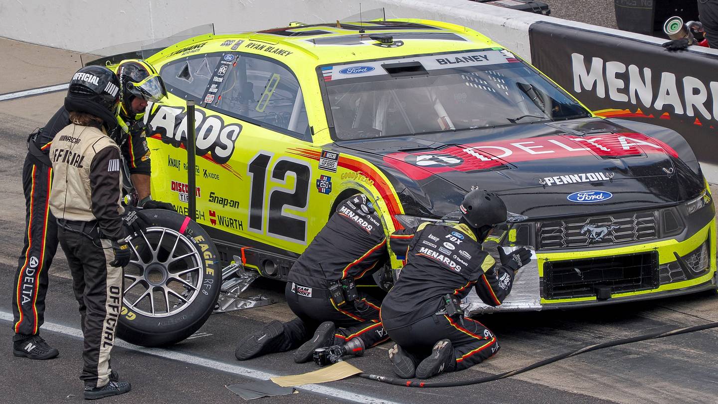 Penske Shakes up Pit Crews Heading into Darlington NASCAR Chase Opener