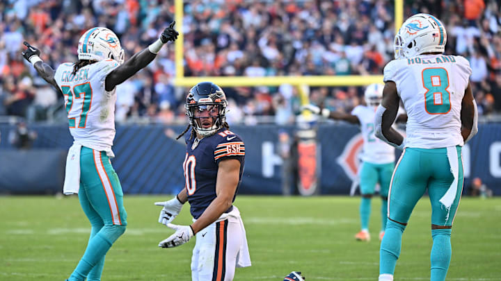 Nov 6, 2022; Chicago, Illinois, USA;  Chicago Bears wide receiver Chase Claypool (10) looks for a