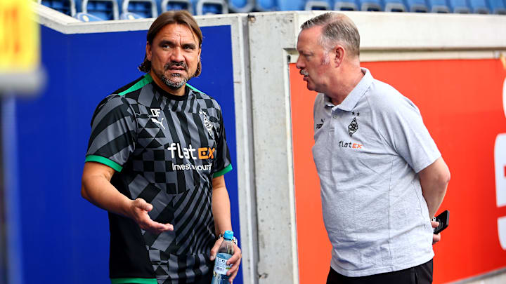 Daniel Farke (links) und Roland Virkus (rechts) haben zur WM in Katar eine klare Meinung