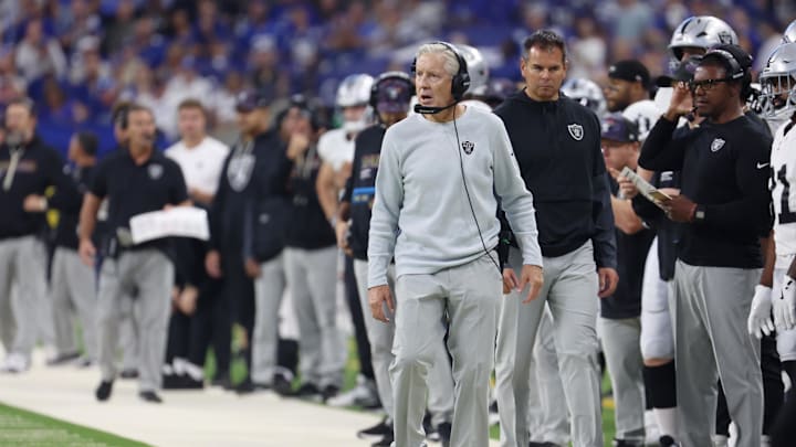 Oct 5, 2025; Indianapolis, Indiana, USA; Las Vegas Raiders head coach Pete Carroll looks on against the Indianapolis Colts during the first quarter at Lucas Oil Stadium. Mandatory Credit: Trevor Ruszkowski-Imagn Images Oct 5, 2025; Indianapolis, Indiana, USA; Las Vegas Raiders head coach Pete Carroll looks on against the Indianapolis Colts during the first quarter at Lucas Oil Stadium. Mandatory Credit: Trevor Ruszkowski-Imagn Images