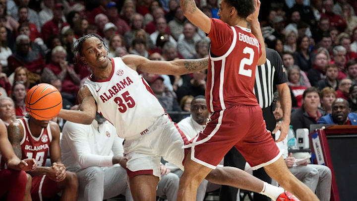Jan 4, 2025; Tuscaloosa, AL, USA; Alabama forward Derrion Reid (35) makes a pass as he is forced out of bounds by Oklahoma guard Brycen Goodine (2) at Coleman Coliseum. Mandatory Credit: Gary Cosby Jr.-Tuscaloosa News Jan 4, 2025; Tuscaloosa, AL, USA; Alabama forward Derrion Reid (35) makes a pass as he is forced out of bounds by Oklahoma guard Brycen Goodine (2) at Coleman Coliseum. Mandatory Credit: Gary Cosby Jr.-Tuscaloosa News