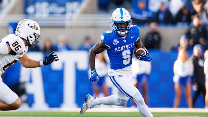 Nov 16, 2024; Lexington, Kentucky, USA; Kentucky Wildcats wide receiver Ja'Mori Maclin (9) runs the ball during the third quarter against the Murray State Racers at Kroger Field. Mandatory Credit: Jordan Prather-Imagn Images