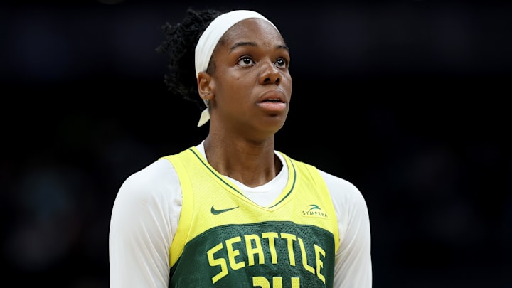 Los Angeles Sparks đấu với Seattle Storm