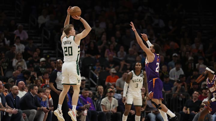 Milwaukee Bucks v Phoenix Suns