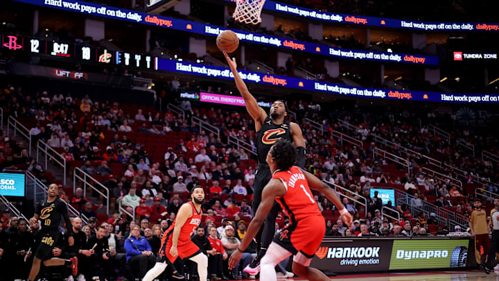 Jan 22, 2025; Houston, Texas, USA; Cleveland Cavaliers guard Donovan Mitchell (45) shoots the ball against the Houston Rockets during the first quarter at Toyota Center. Mandatory Credit: Erik Williams-Imagn Images Jan 22, 2025; Houston, Texas, USA; Cleveland Cavaliers guard Donovan Mitchell (45) shoots the ball against the Houston Rockets during the first quarter at Toyota Center. Mandatory Credit: Erik Williams-Imagn Images