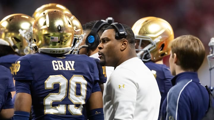Jan 20, 2025; Atlanta, GA, USA; Notre Dame Fighting Irish defensive backs coach Mike Mickens in the huddle with players during a time out against the Ohio State Buckeyes during the CFP National Championship college football game at Mercedes-Benz Stadium. Mandatory Credit: Mark J. Rebilas-Imagn Images Jan 20, 2025; Atlanta, GA, USA; Notre Dame Fighting Irish defensive backs coach Mike Mickens in the huddle with players during a time out against the Ohio State Buckeyes during the CFP National Championship college football game at Mercedes-Benz Stadium. Mandatory Credit: Mark J. Rebilas-Imagn Images