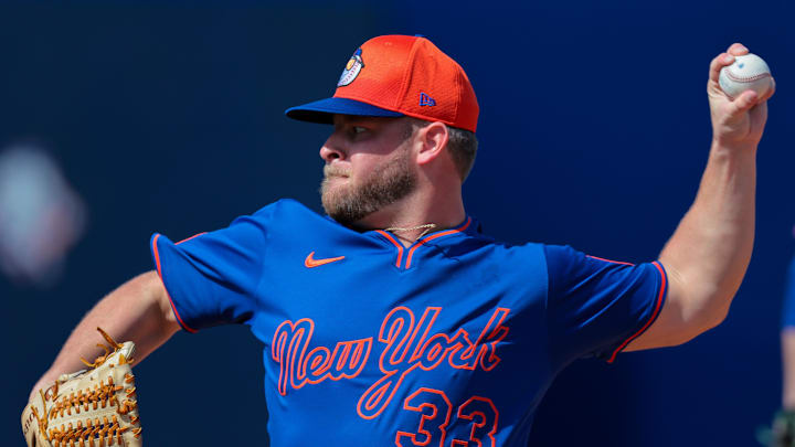 Feb 15, 2025; Port St. Lucie, FL, USA; New York Mets pitcher A.J. Minter (33) pitches during a spring training workout at Clover Park. Mandatory Credit: Sam Navarro-Imagn Images Feb 15, 2025; Port St. Lucie, FL, USA; New York Mets pitcher A.J. Minter (33) pitches during a spring training workout at Clover Park. Mandatory Credit: Sam Navarro-Imagn Images
