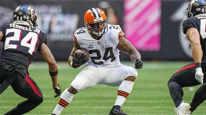 Oct 2, 2022; Atlanta, Georgia, USA; Cleveland Browns running back Nick Chubb (24) runs against the