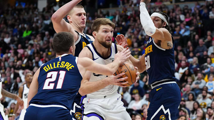 Domantas Sabonis drives to the basket.