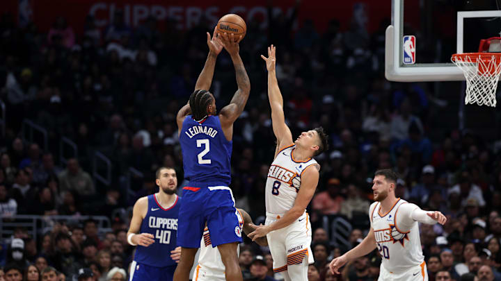 Kawhi Leonard signed a contract extension with the Clippers today
