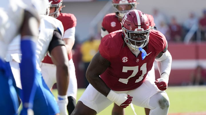 Nov 22, 2025; Tuscaloosa, Alabama, USA; Alabama senior offensive lineman Kam Dewberry (71) moves to block during the game with Eastern Illinois at Saban Field at Bryant-Denny Stadium. Mandatory Credit: Gary Cosby Jr.-Imagn Images