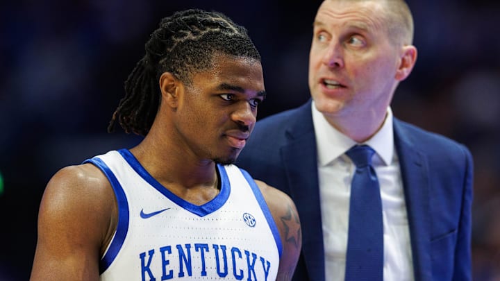 Feb 11, 2025; Lexington, Kentucky, USA; Kentucky Wildcats guard Otega Oweh (00) returns to the bench during the first half against the Tennessee Volunteers at Rupp Arena at Central Bank Center. Mandatory Credit: Jordan Prather-Imagn Images Feb 11, 2025; Lexington, Kentucky, USA; Kentucky Wildcats guard Otega Oweh (00) returns to the bench during the first half against the Tennessee Volunteers at Rupp Arena at Central Bank Center. Mandatory Credit: Jordan Prather-Imagn Images