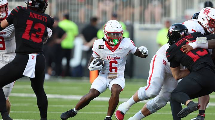 Houston RB Re'Shaun Sanford rushes against the Red Raiders in the first half at Galaxy Stadium.  Mandatory Credit: Michael C. Johnson-Imagn Images