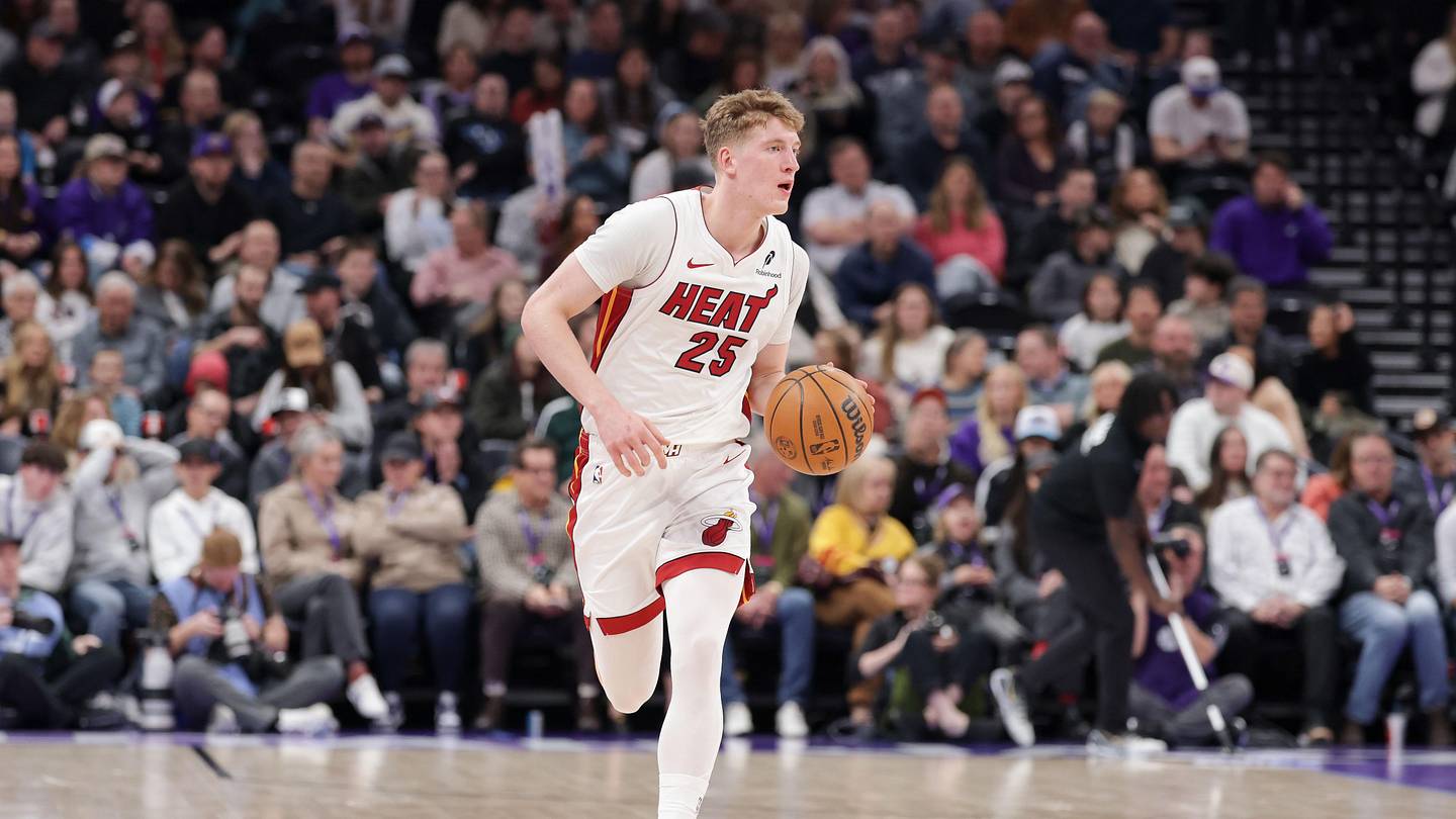 Bucks Land Kasparas Jakučionis in Giannis Blockbuster
