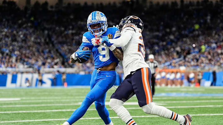 Detroit Lions wide receiver Jameson Williams (9) makes a catch against Chicago Bears 
